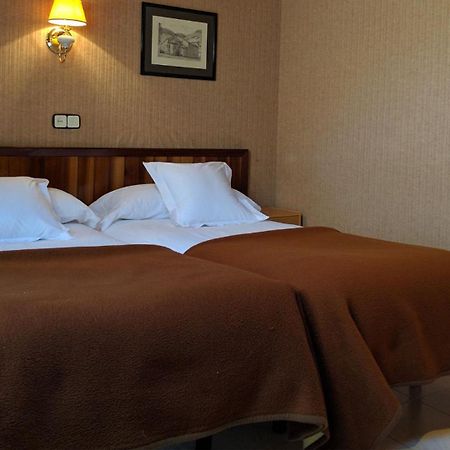 Hostal Talabart Лес Екстериор снимка