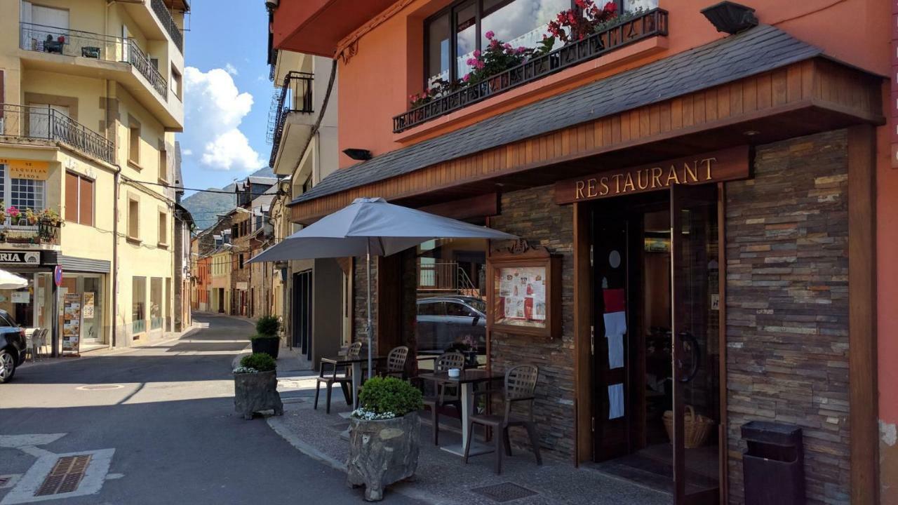 Hostal Talabart Лес Екстериор снимка