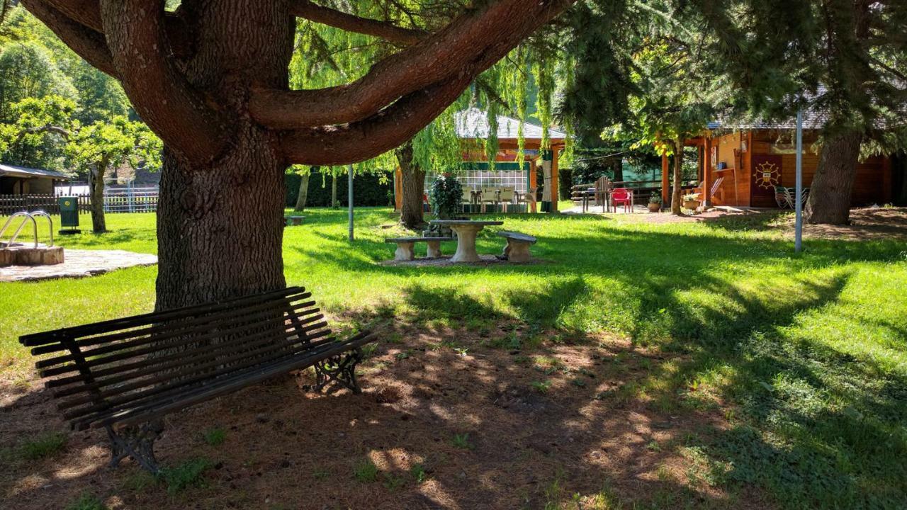 Hostal Talabart Лес Екстериор снимка