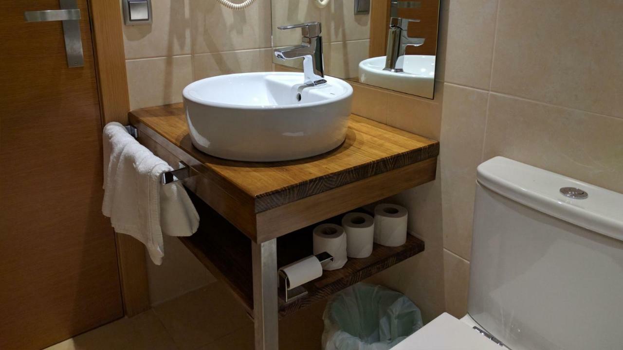 Hostal Talabart Лес Екстериор снимка