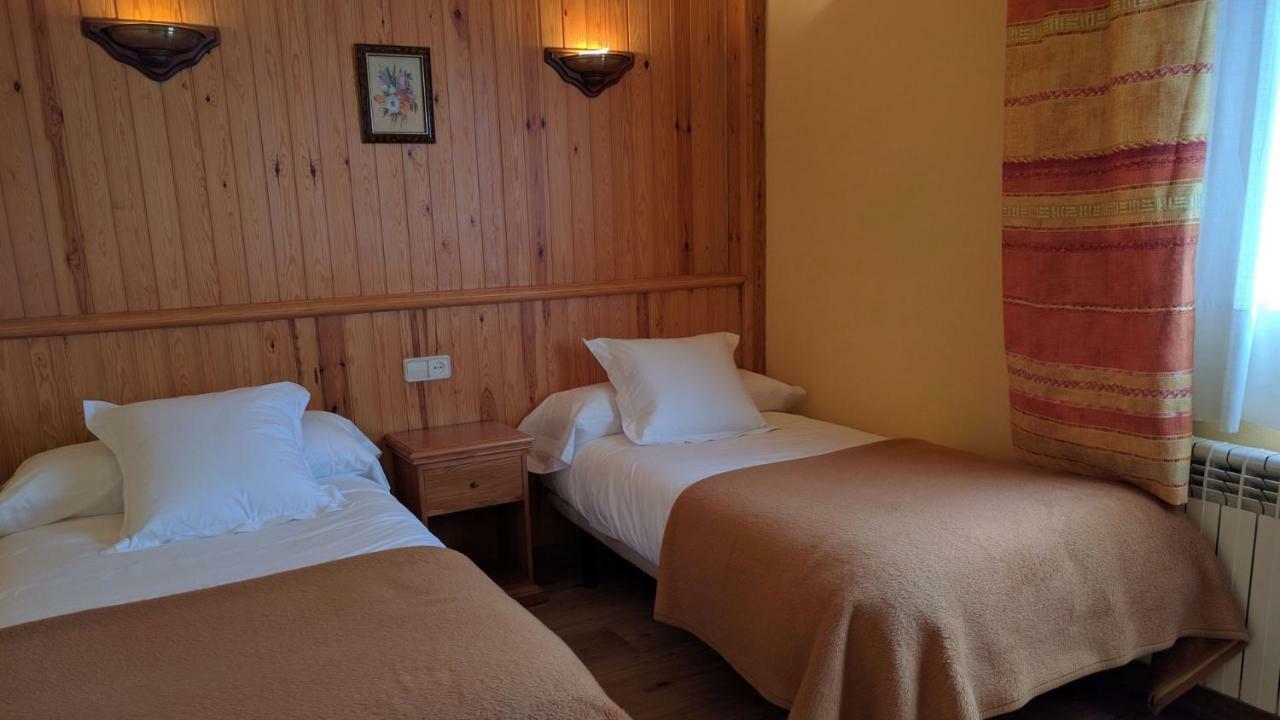Hostal Talabart Лес Екстериор снимка