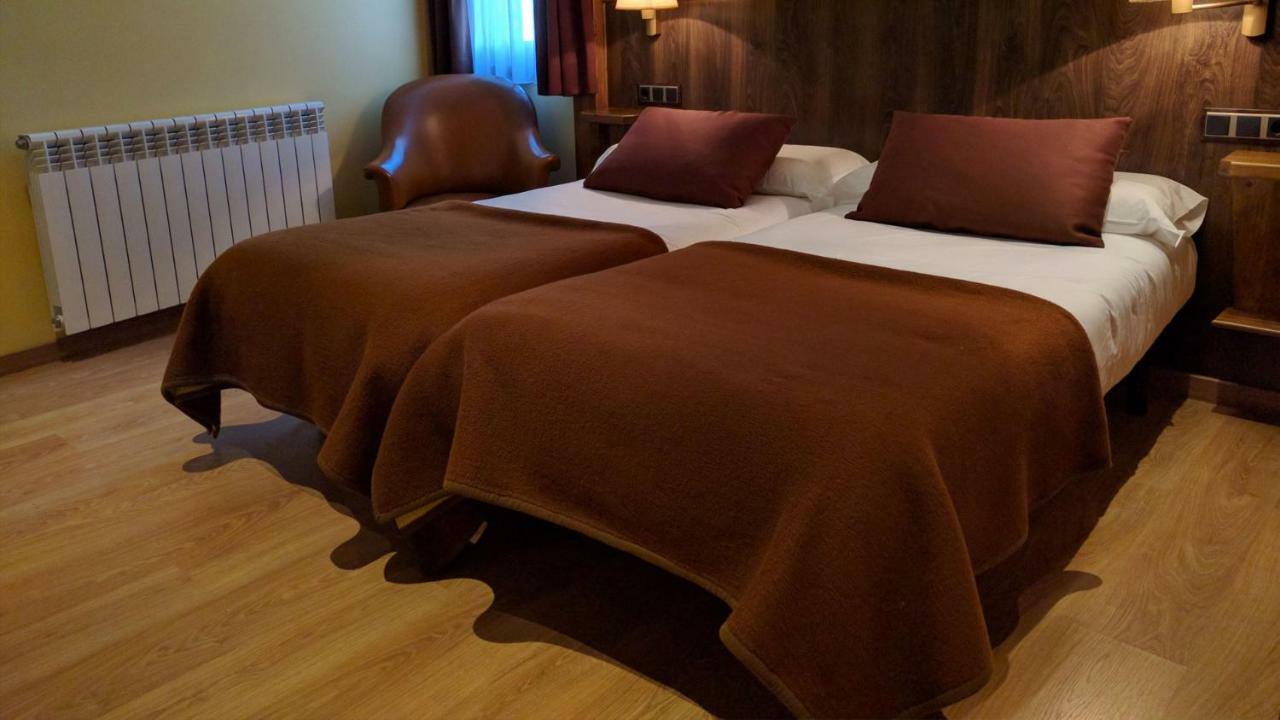 Hostal Talabart Hotel Лес Екстериор снимка