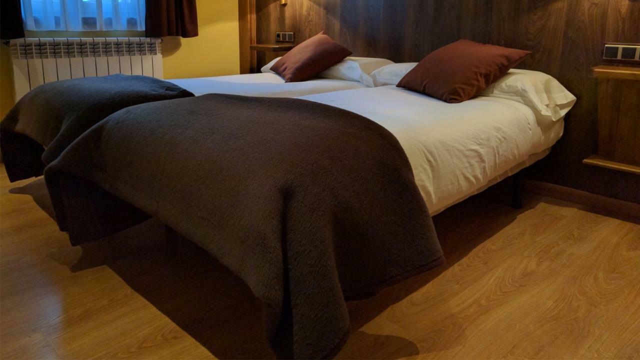 Hostal Talabart Лес Екстериор снимка