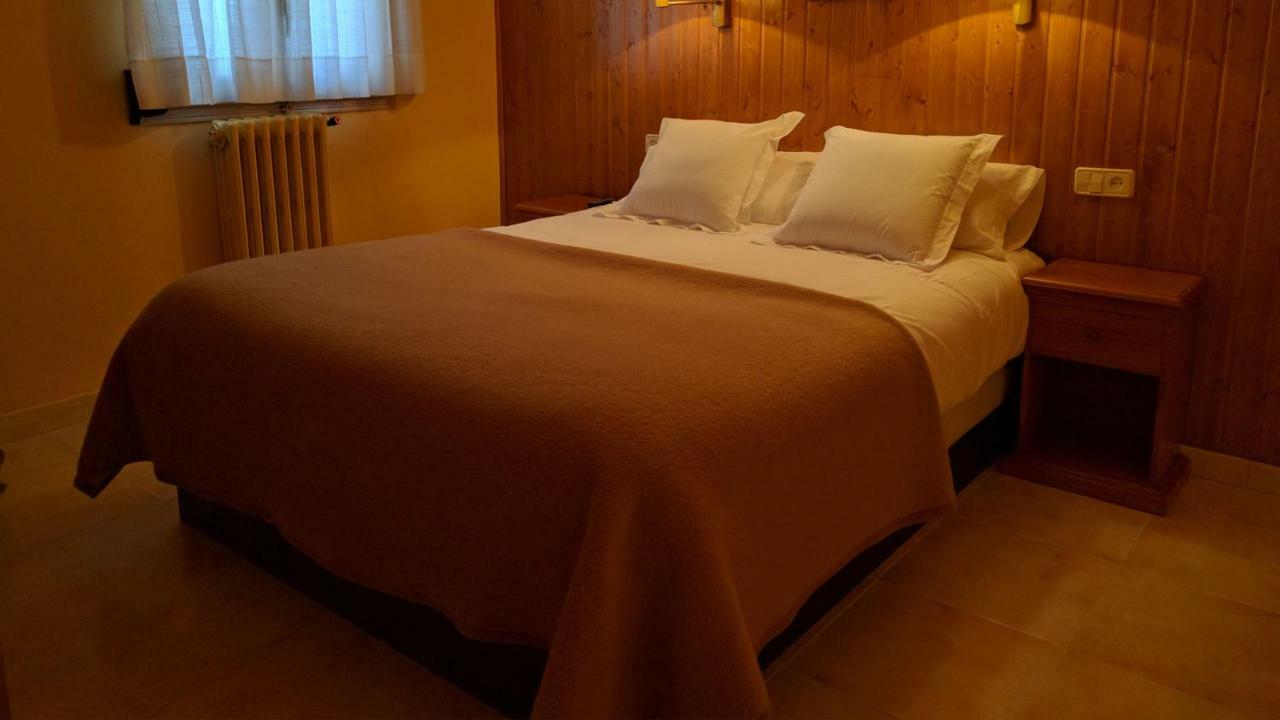 Hostal Talabart Лес Екстериор снимка