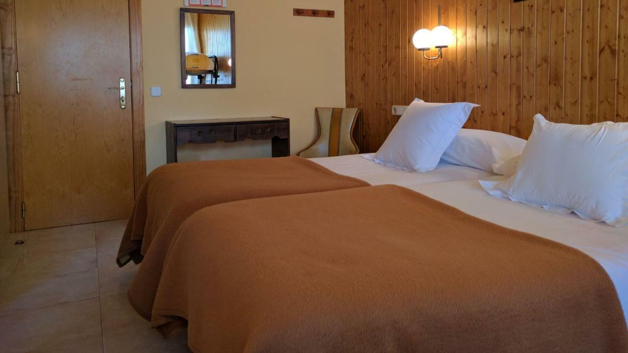 Hostal Talabart Лес Екстериор снимка