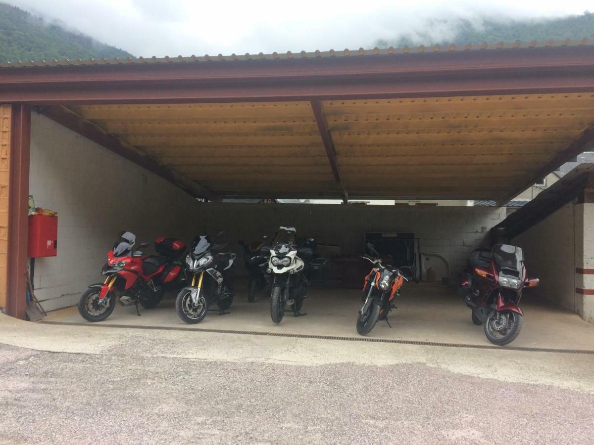 Hostal Talabart Лес Екстериор снимка